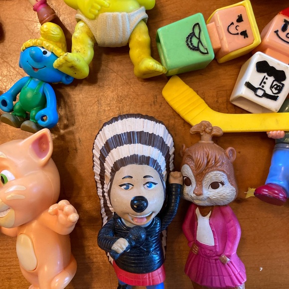 LOT VINTAGE TOYS CHARACTERS DOLLS LEGOS 👀 - Picture 13 of 13